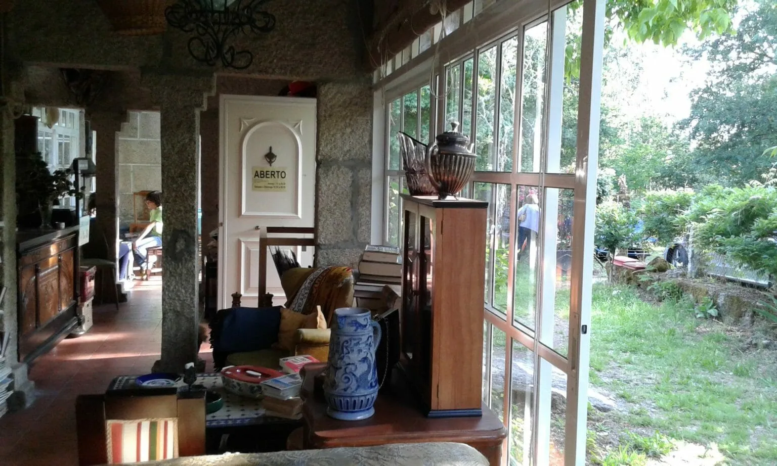 El interior de Tía Ni, entre libros y discos