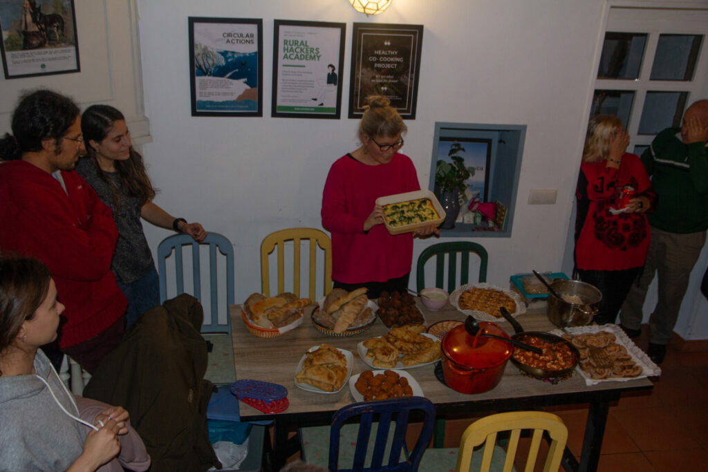 Eli cooking a Swedish dish - 'Entre Culturas' Event