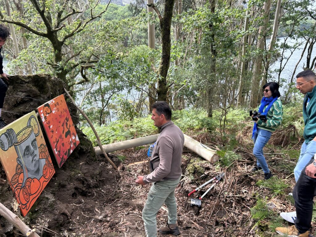 Manolo, Jules and Momo helping setting up the artworks in the forest