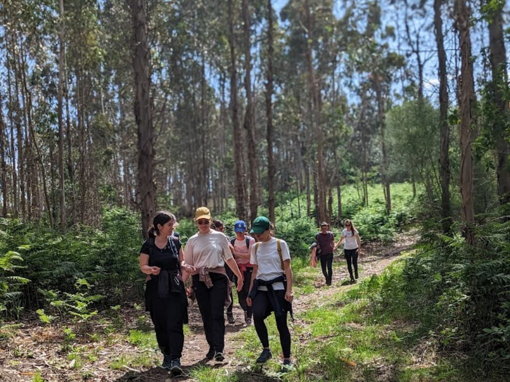 Hike in Anceu with breakers